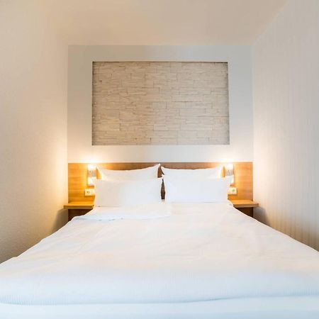 Airporthotel Residenz Steinenbronn Bagian luar foto