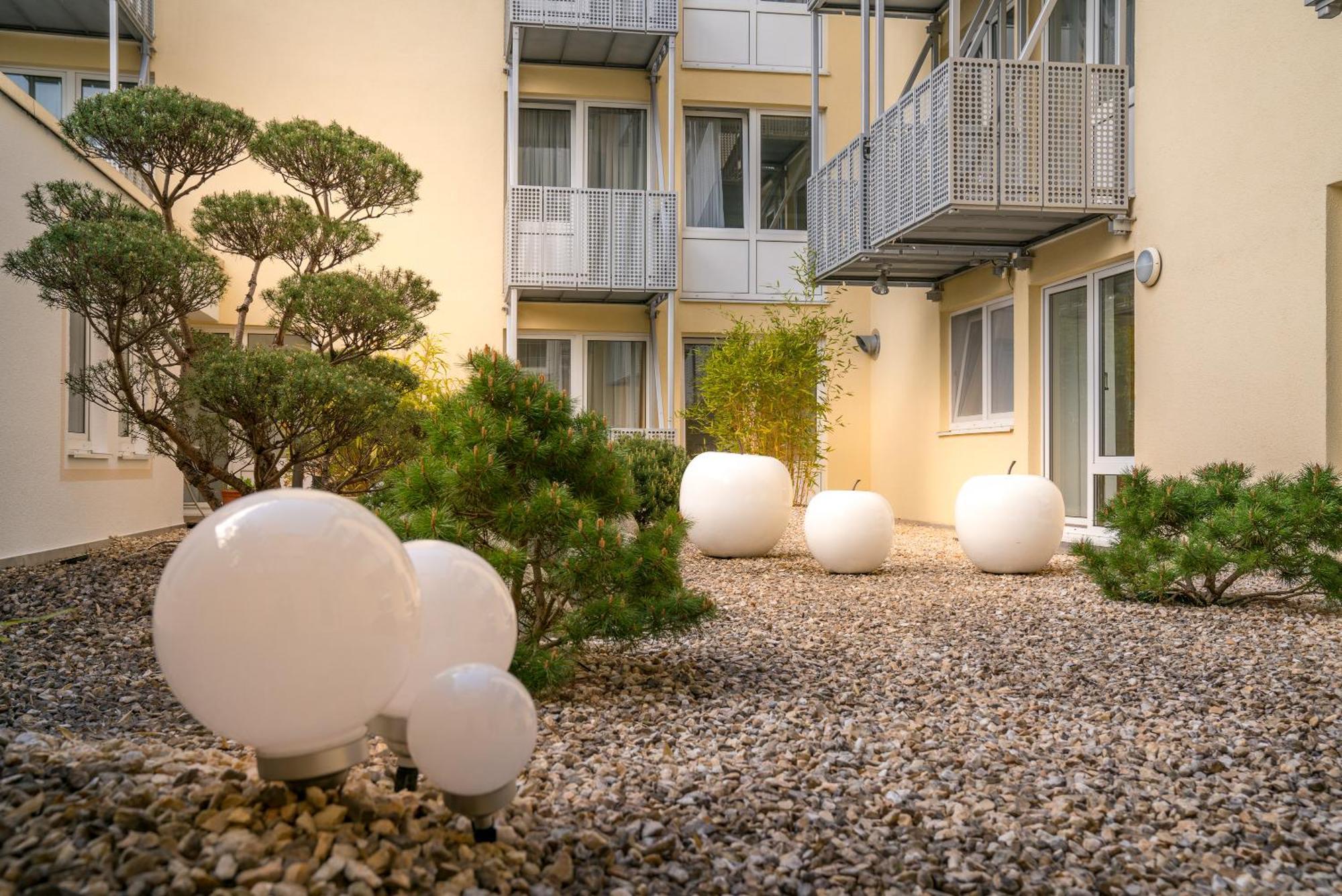Airporthotel Residenz Steinenbronn Bagian luar foto