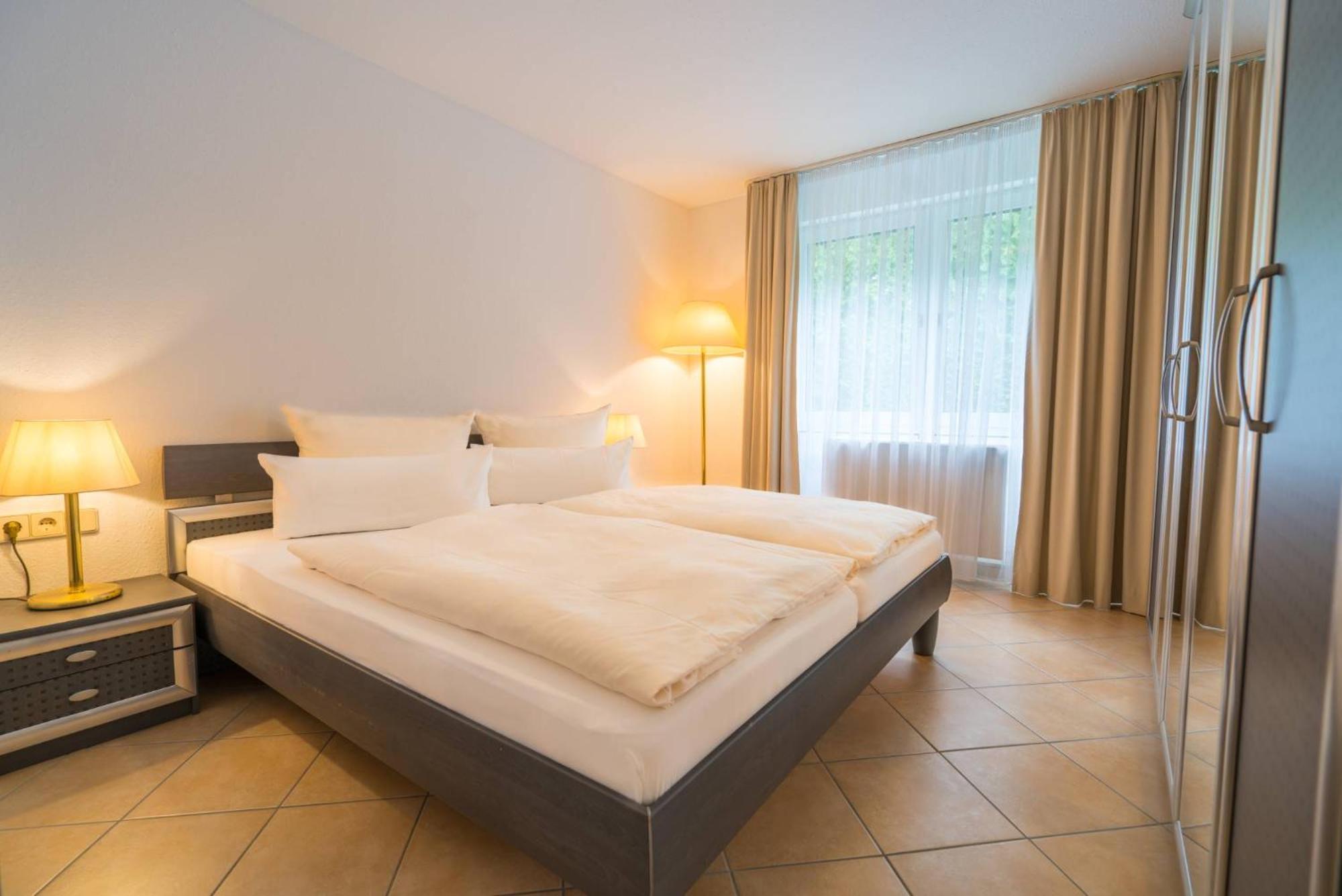 Airporthotel Residenz Steinenbronn Bagian luar foto