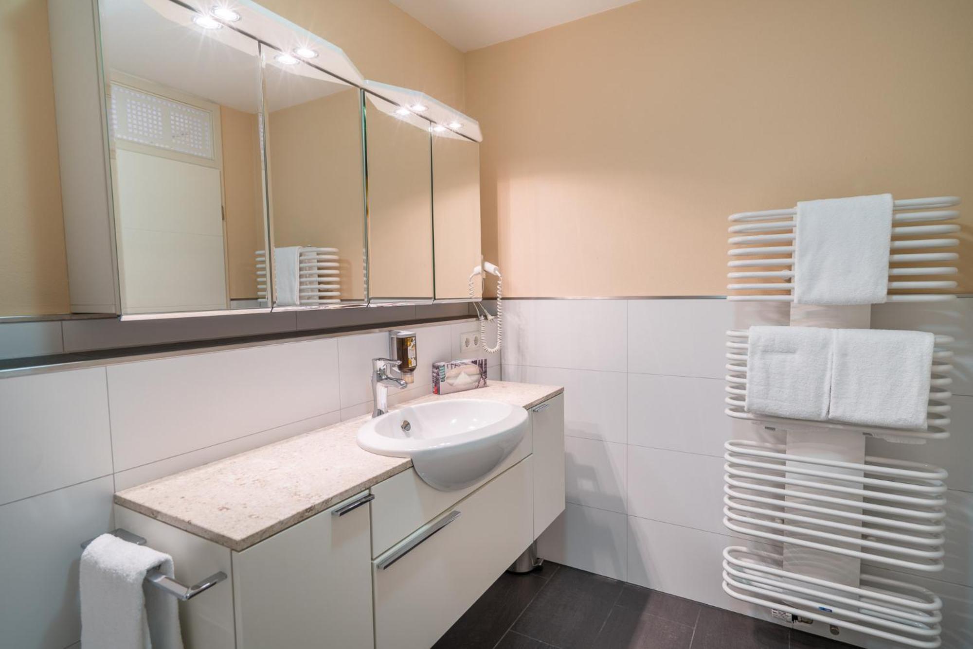 Airporthotel Residenz Steinenbronn Bagian luar foto