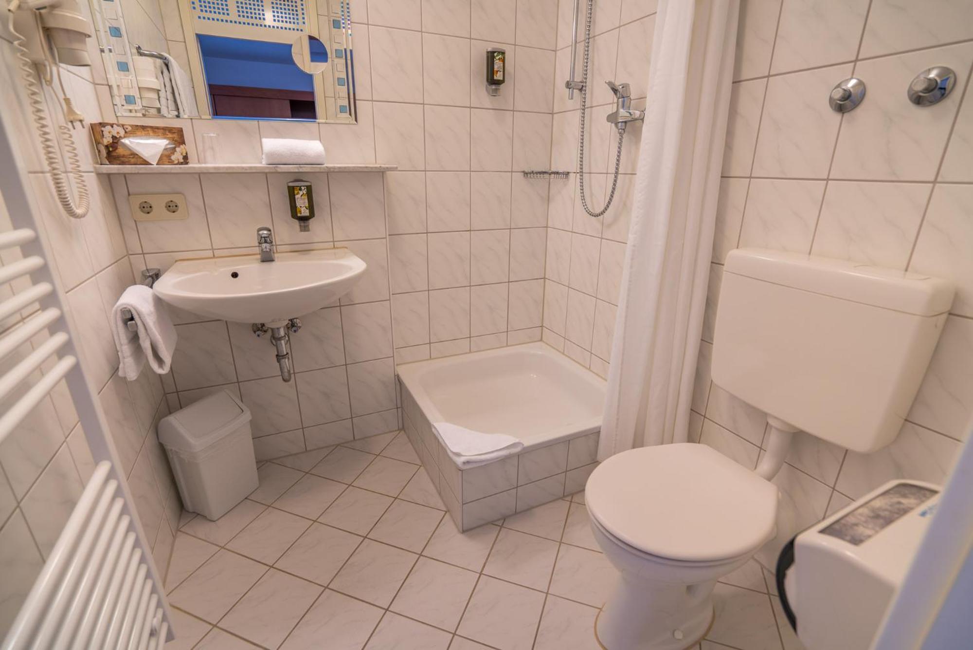 Airporthotel Residenz Steinenbronn Bagian luar foto