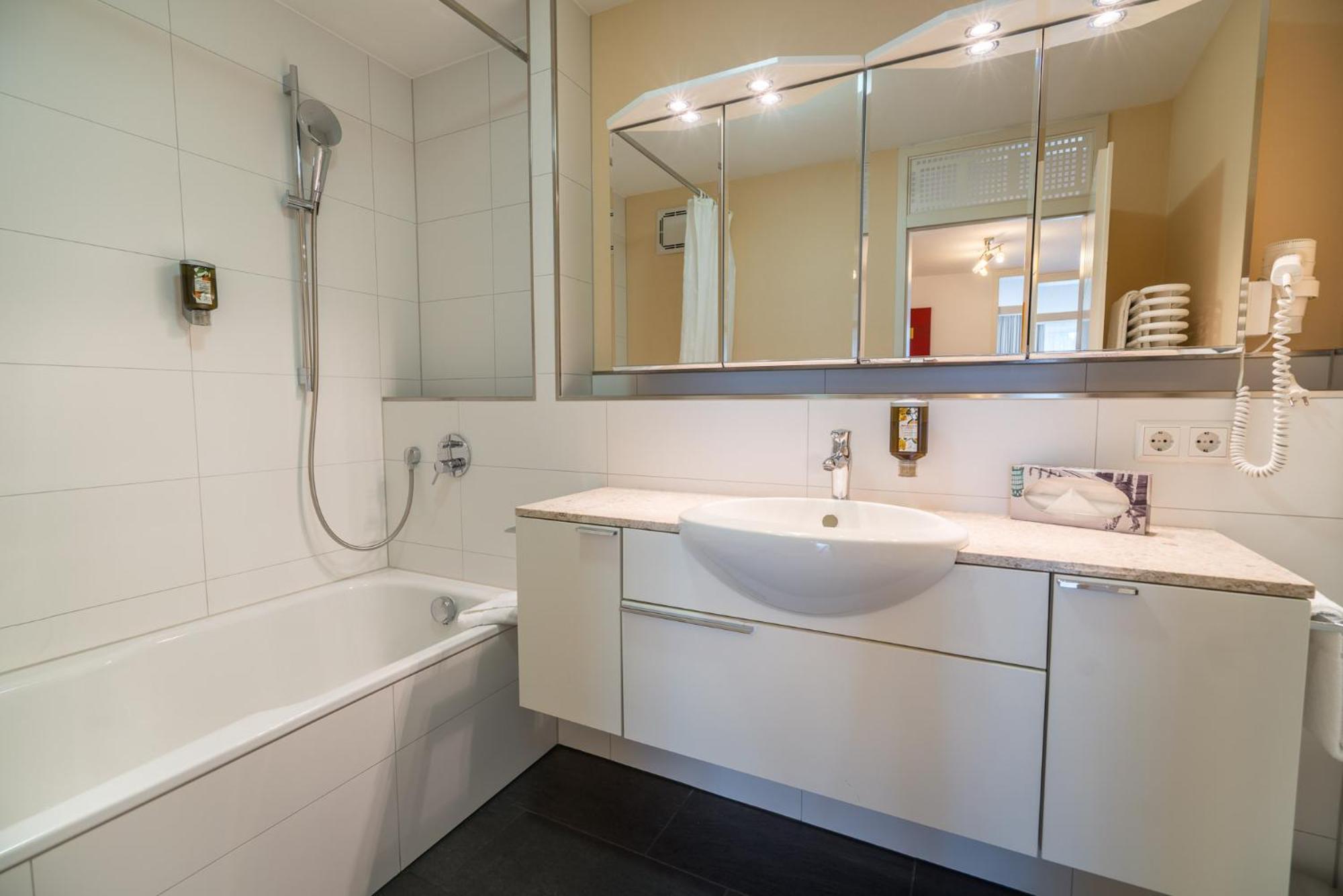 Airporthotel Residenz Steinenbronn Bagian luar foto
