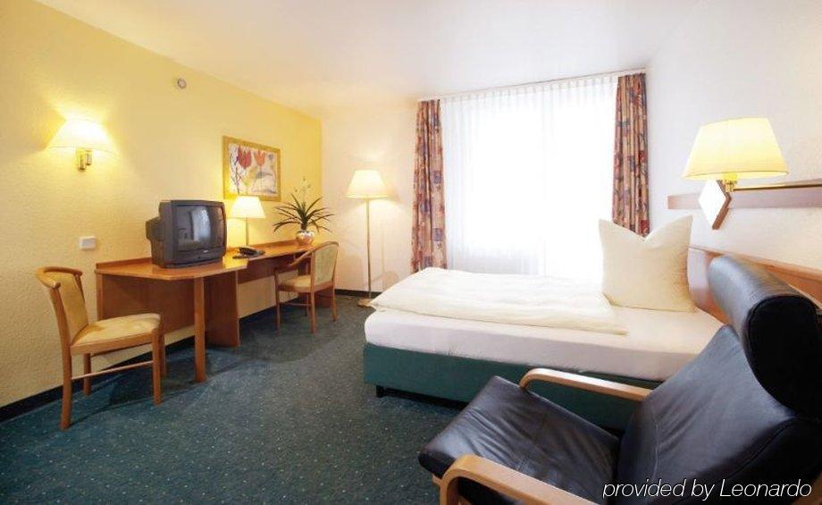 Airporthotel Residenz Steinenbronn Bagian luar foto