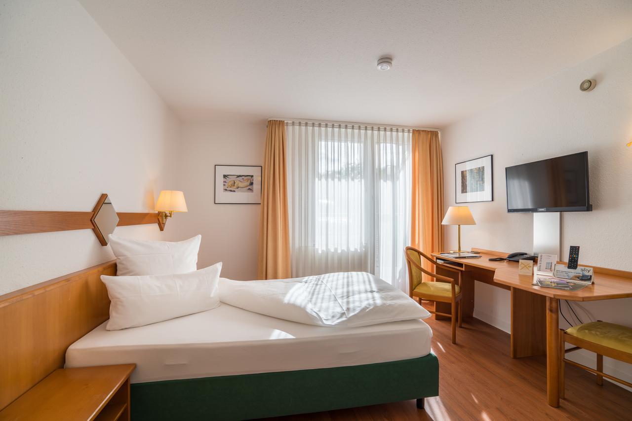 Airporthotel Residenz Steinenbronn Bagian luar foto