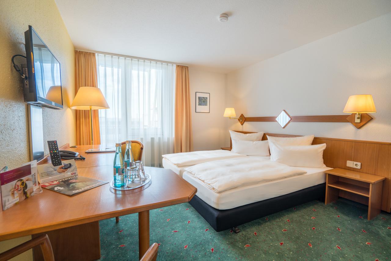 Airporthotel Residenz Steinenbronn Bagian luar foto