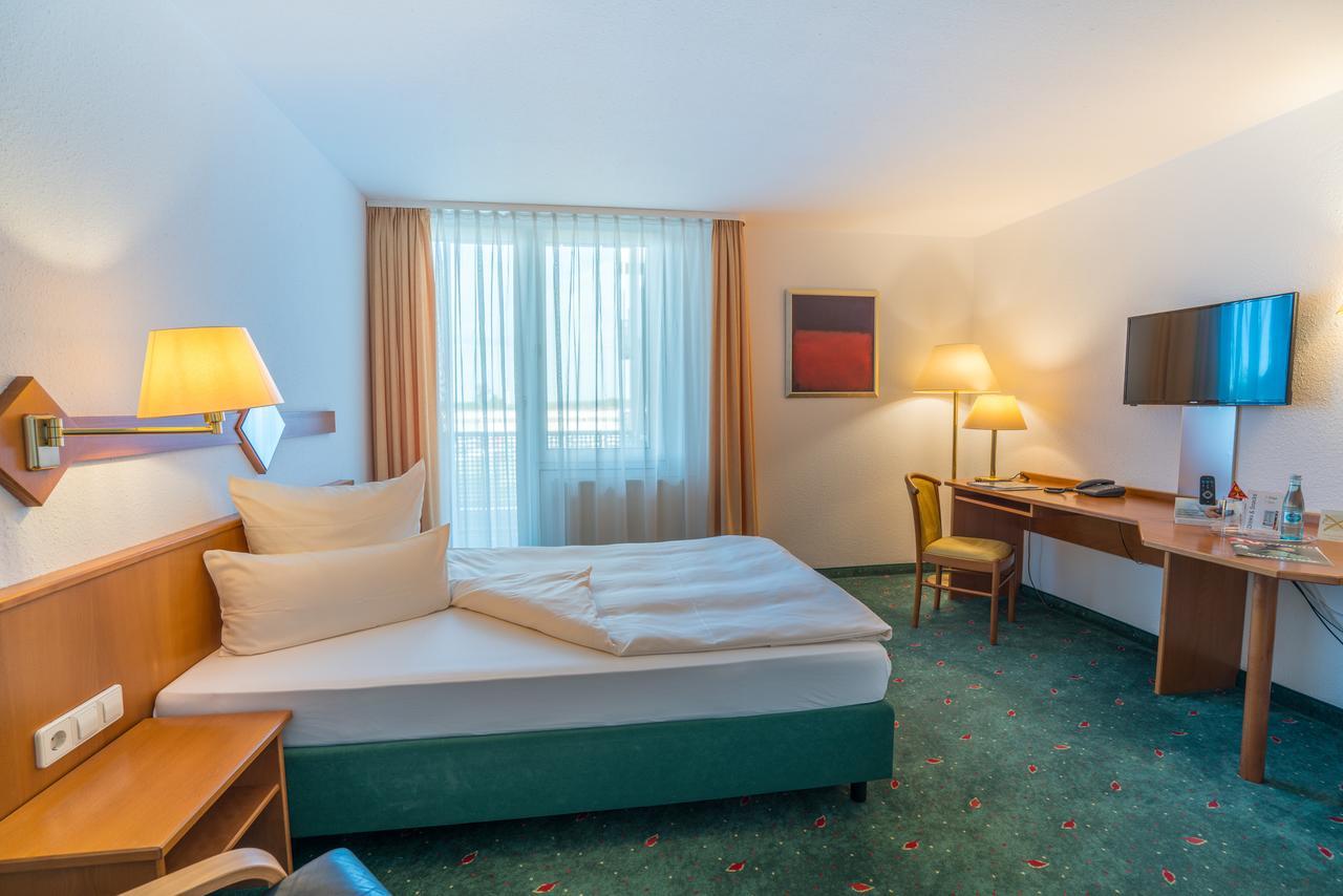 Airporthotel Residenz Steinenbronn Bagian luar foto